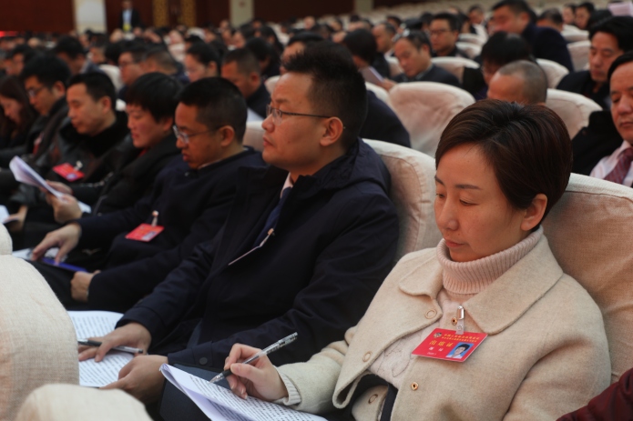 李宜堂代表政协怀化市第五届委员会常务委员会向大会作报告
